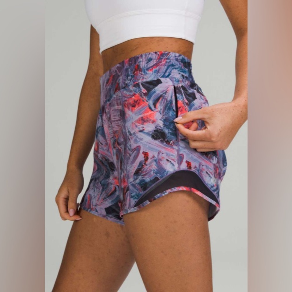 Lululemon Hotty Hot High-Rise Lined Short 4"